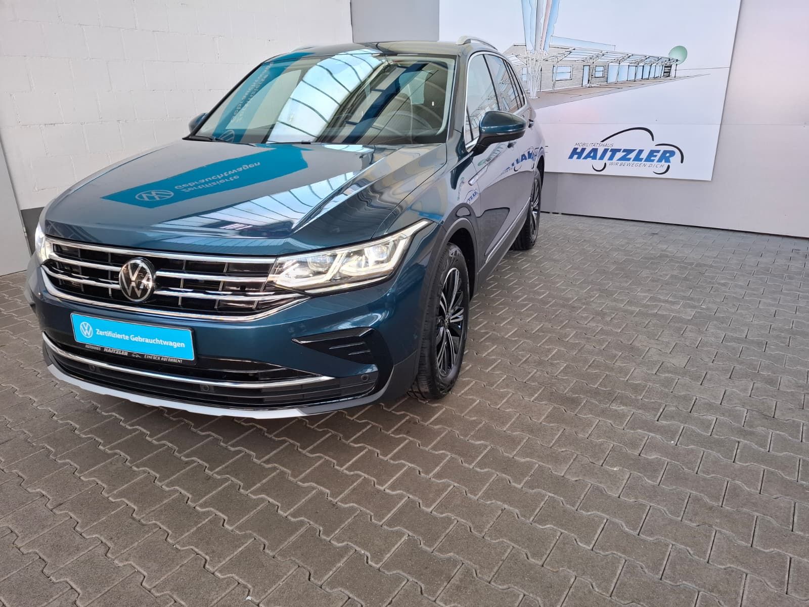 Fahrzeugabbildung Volkswagen Tiguan Elegance 2.0 TDI DSG + Matrix-LED+IQDrive