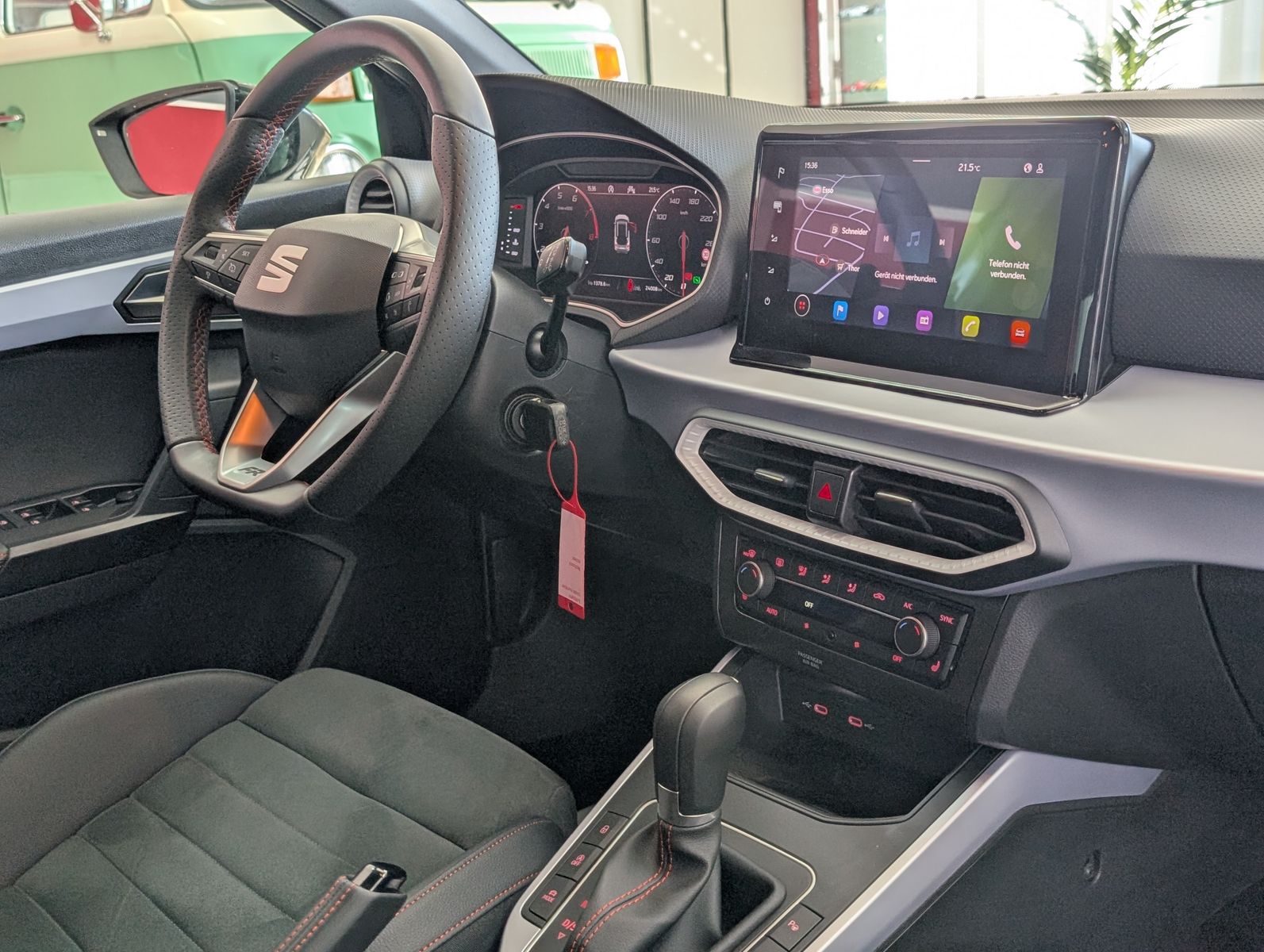 Fahrzeugabbildung SEAT Arona 1.5 TSI FR DSG ACC LED AHK KAM DINAMICA 18