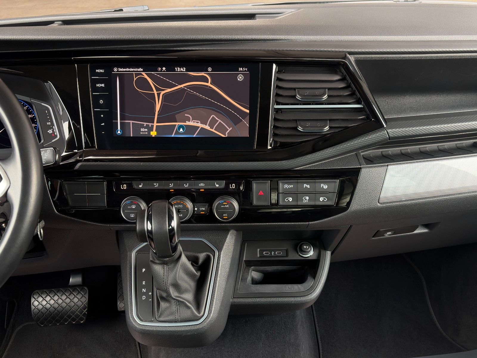Fahrzeugabbildung Volkswagen T6.1 Multivan Highline Alcan. CAM ACC SHZ 3-Z KL