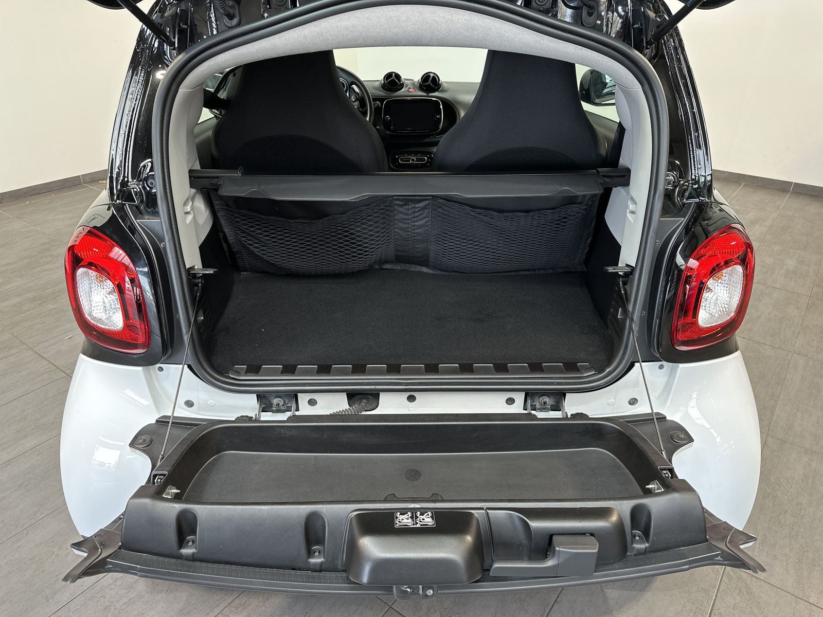 Fahrzeugabbildung Smart ForTwo EQ Coupé CARPLAY+TEMPOMAT+1HD+DAB-RADIO