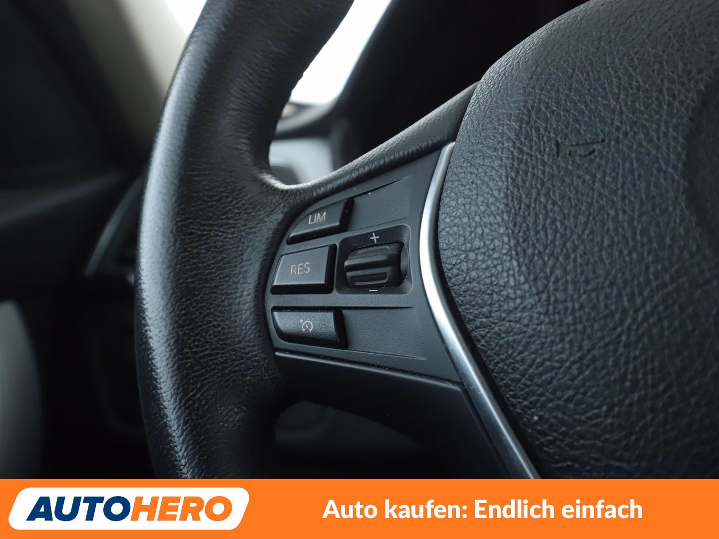 BMW 3er 320i Advantage Aut.*NAVI*LED*TEMPO*PDC*SHZ*