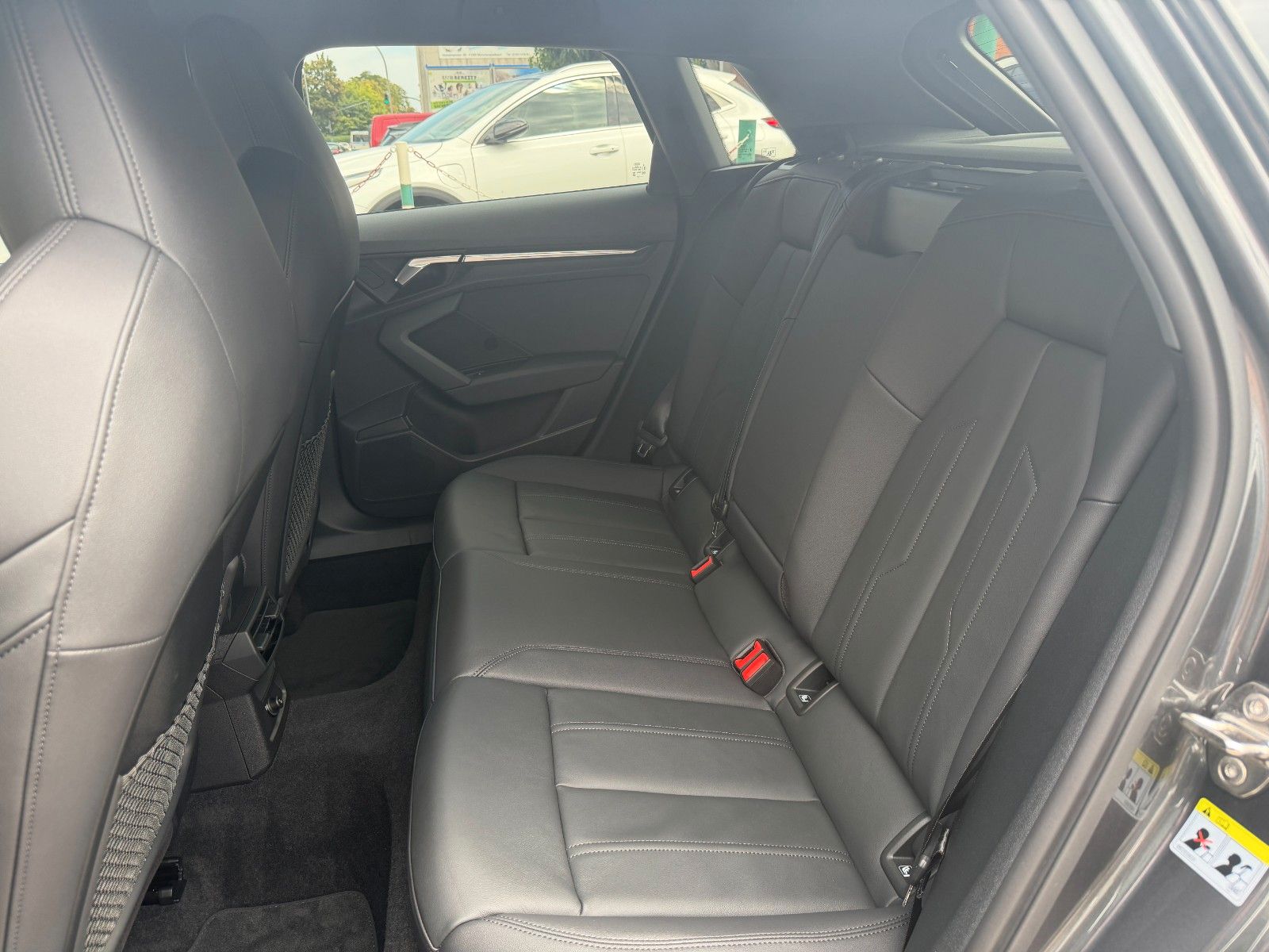 Fahrzeugabbildung Audi A3 Sportback 40 TFSI e S-LINE SPORTPAKET AHK LED