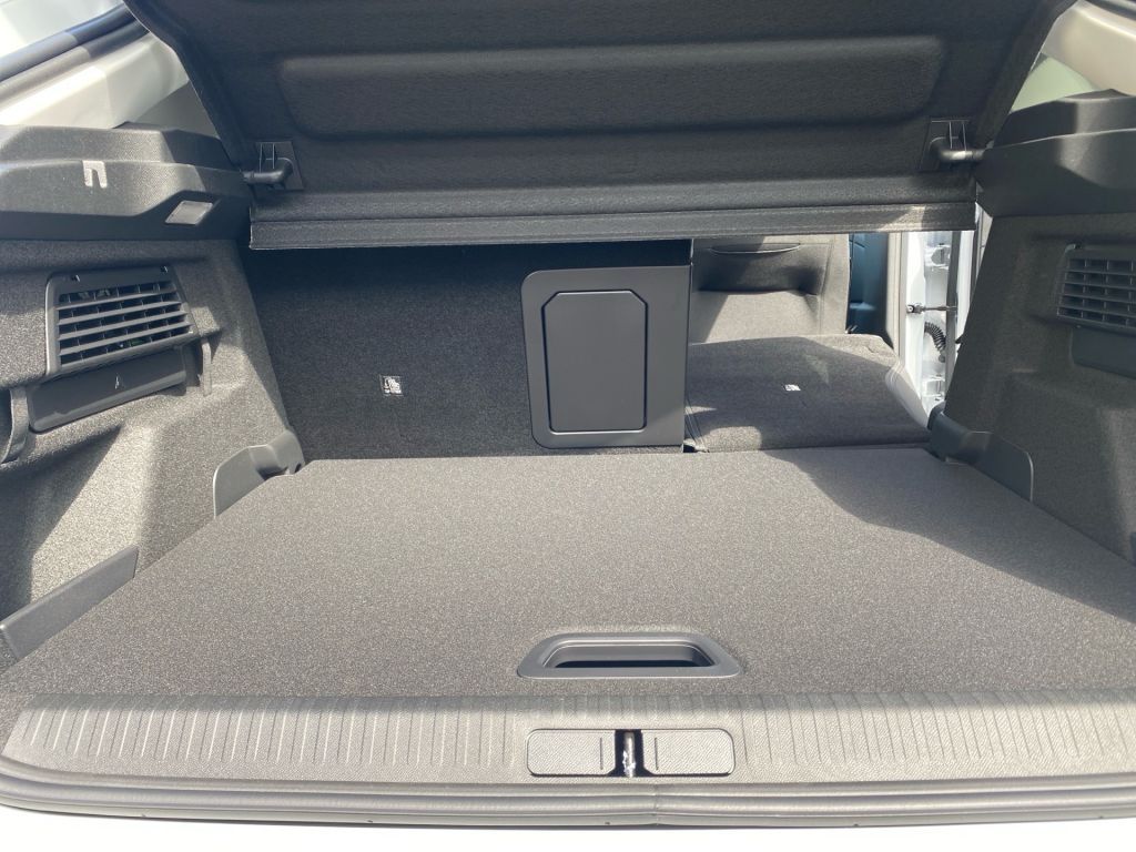 Fahrzeugabbildung Citroën C4 Hybrid 136 ë-DSC6 MAX + Techno/Winter Paket