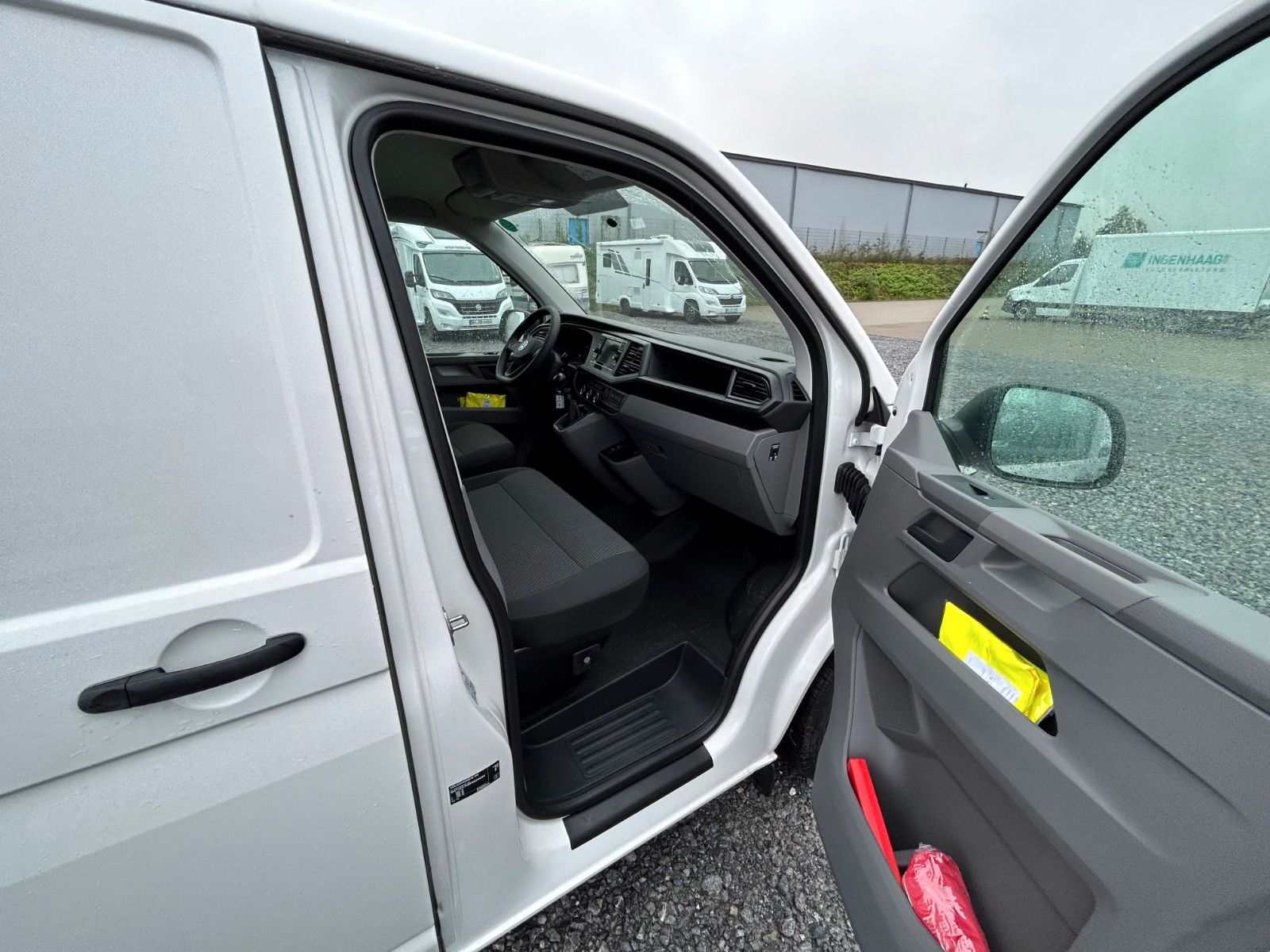 Fahrzeugabbildung Volkswagen T6.1 Transporter 2,0 TDI Klima FWD