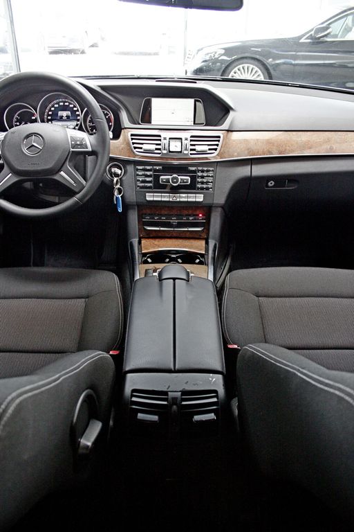 Mercedes-Benz E 200 d T ELEGANCE NAVI PDC LED SHZ NETTO 13.900