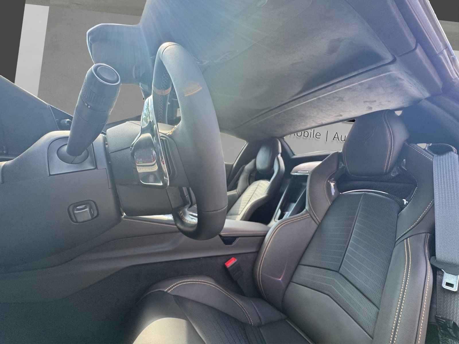 Fahrzeugabbildung Corvette C8 Cabrio 3LT MY2026 ARCTIC-WHITE/DARK-ATMOSPHER
