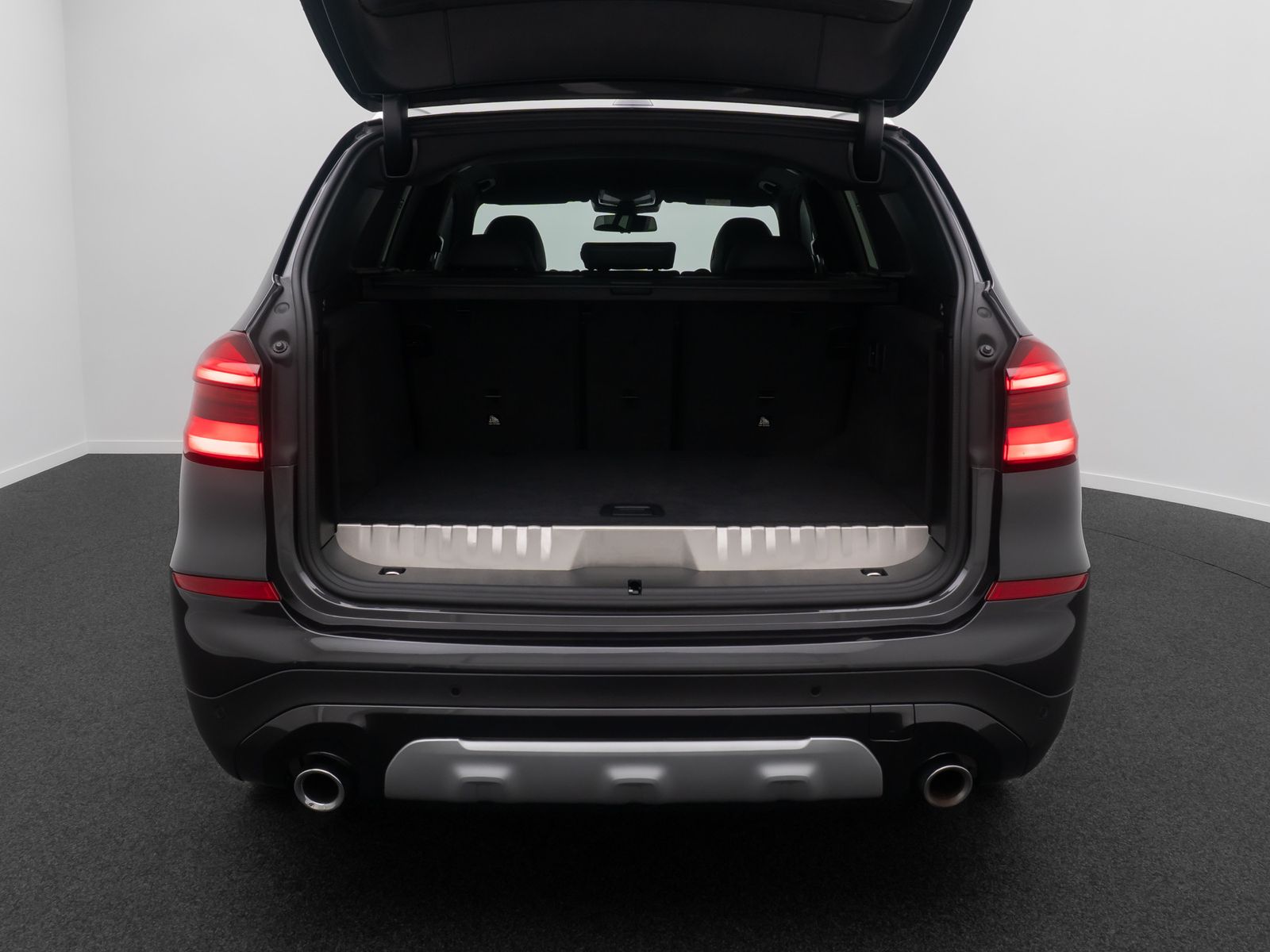 Fahrzeugabbildung BMW X3 xD30e xLine HUD DAB Kamera Alarm HiFi 19Zoll
