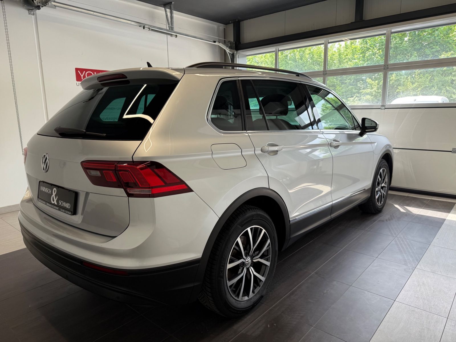 Fahrzeugabbildung Volkswagen Tiguan Comfortline Standheizung, Allwetterreifen