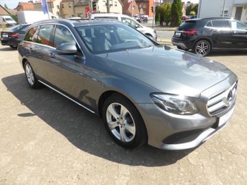 Mercedes-Benz E-Klasse E 250 T Avantgarde AHKNaviR-KamLEDG