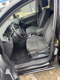 Volkswagen Touran - 12