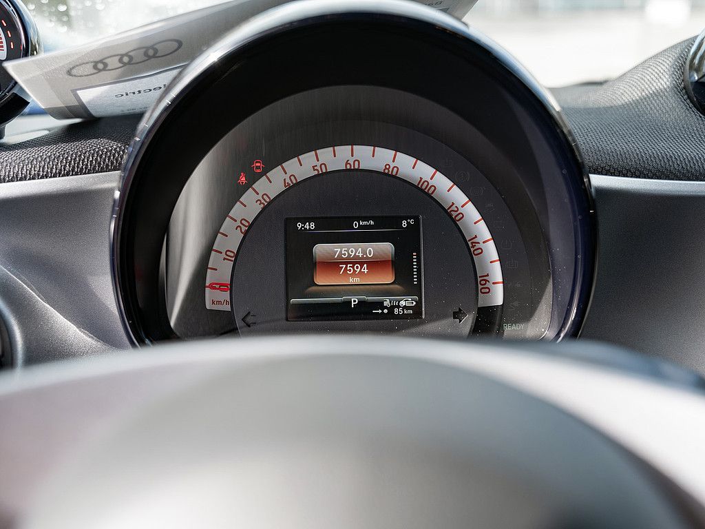 Fahrzeugabbildung Smart fortwo Cabrio EQ prime LEDER KAMERA JBL KLIMAAUT