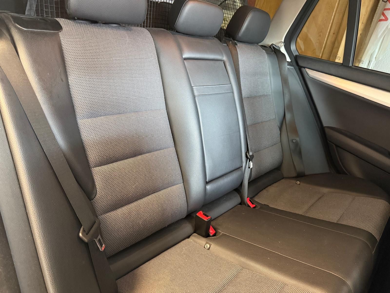 Fahrzeugabbildung Mercedes-Benz C 250 C -Klasse T-Modell/Navi/Klima/Tempomat