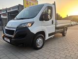 Peugeot Boxer Pritsche 335 L2 BlueHDi 130 AHk,97000 km - Peugeot Boxer mit Diesel-Antrieb: 1.9