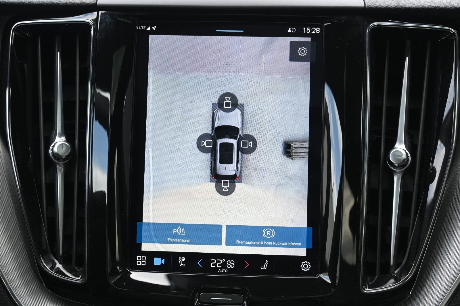 Fahrzeugabbildung Volvo XC60 B4D Plus Dark*LED*PANO*STHZ*360*H&K*BLIS