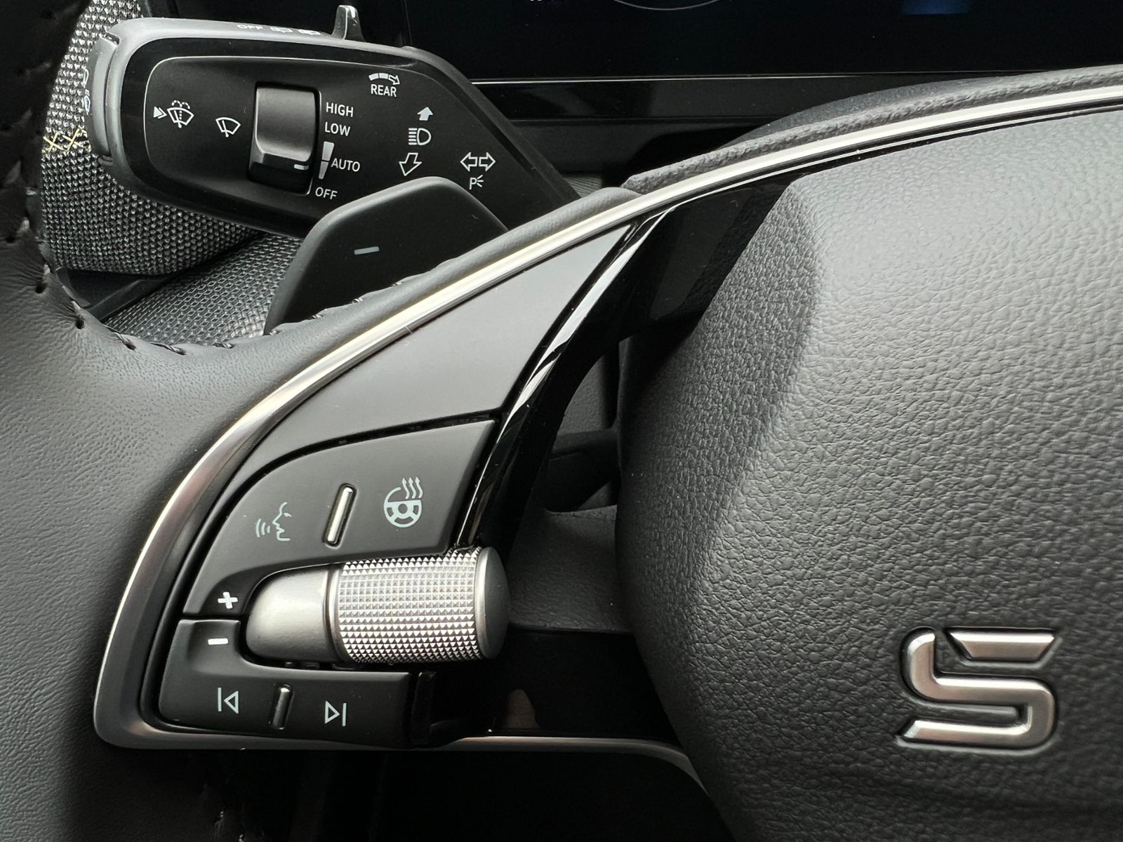 Fahrzeugabbildung SKODA Kodiaq  Selection 2.0 TDI DSG 4x4 * LED,Navi,AHK