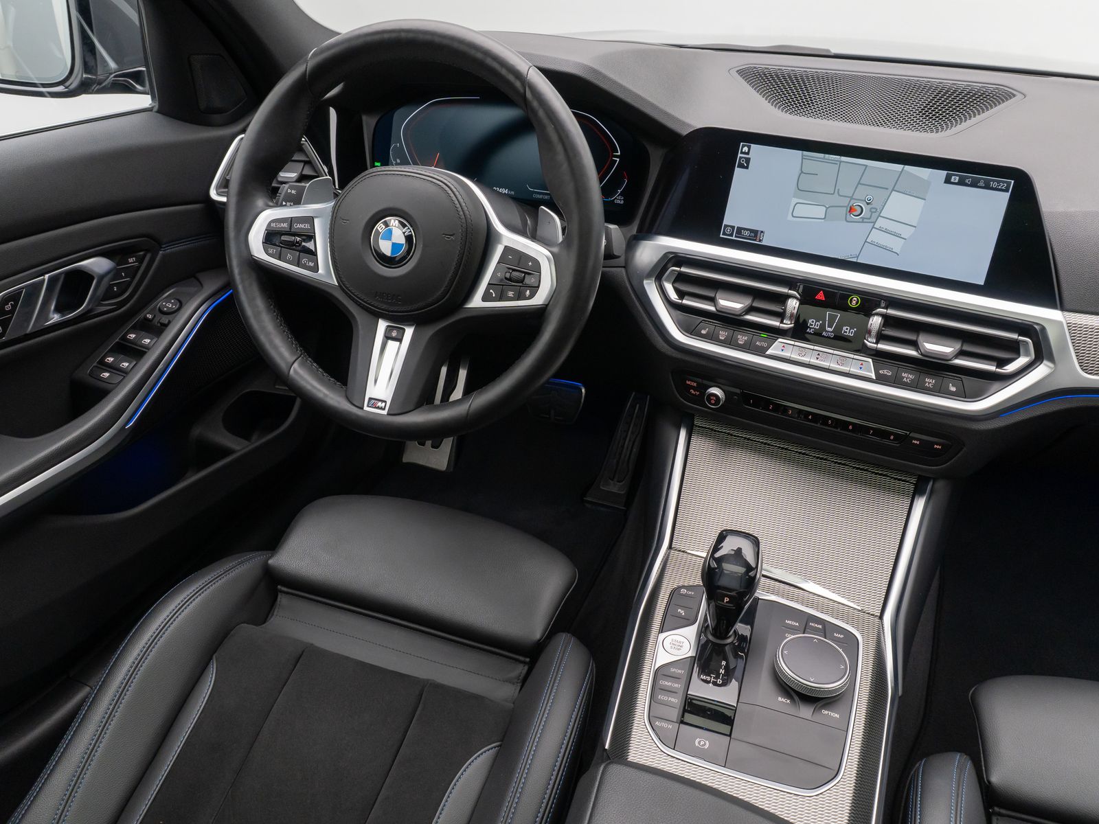 Fahrzeugabbildung BMW 320d xD M Sport HUD HiFi DAB Individual Panorama