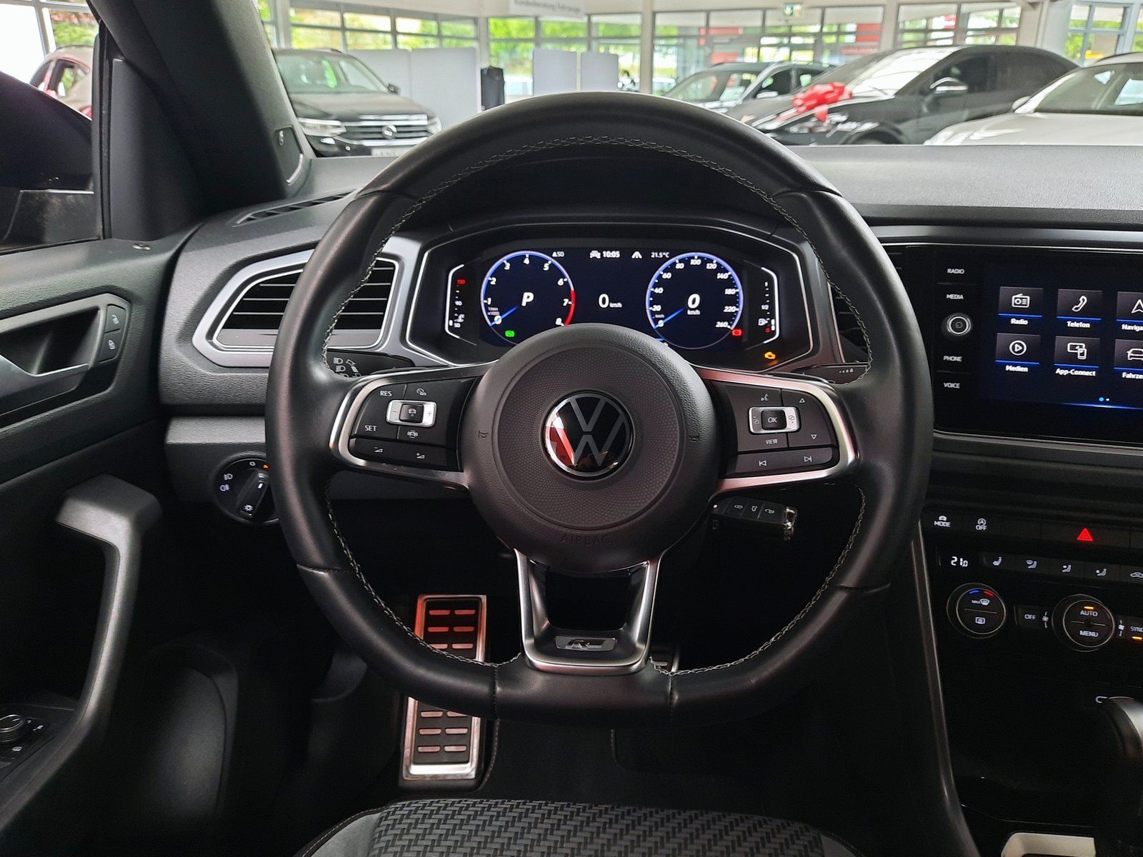 Fahrzeugabbildung Volkswagen T-Roc Cabrio R-Line Black&Style DSG*AHK*Navi*Cam