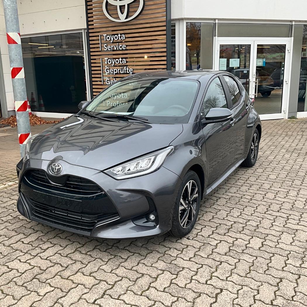 Toyota Yaris 1.5 Teamplayer ACC+LED+SHZ+Fernlichtass.