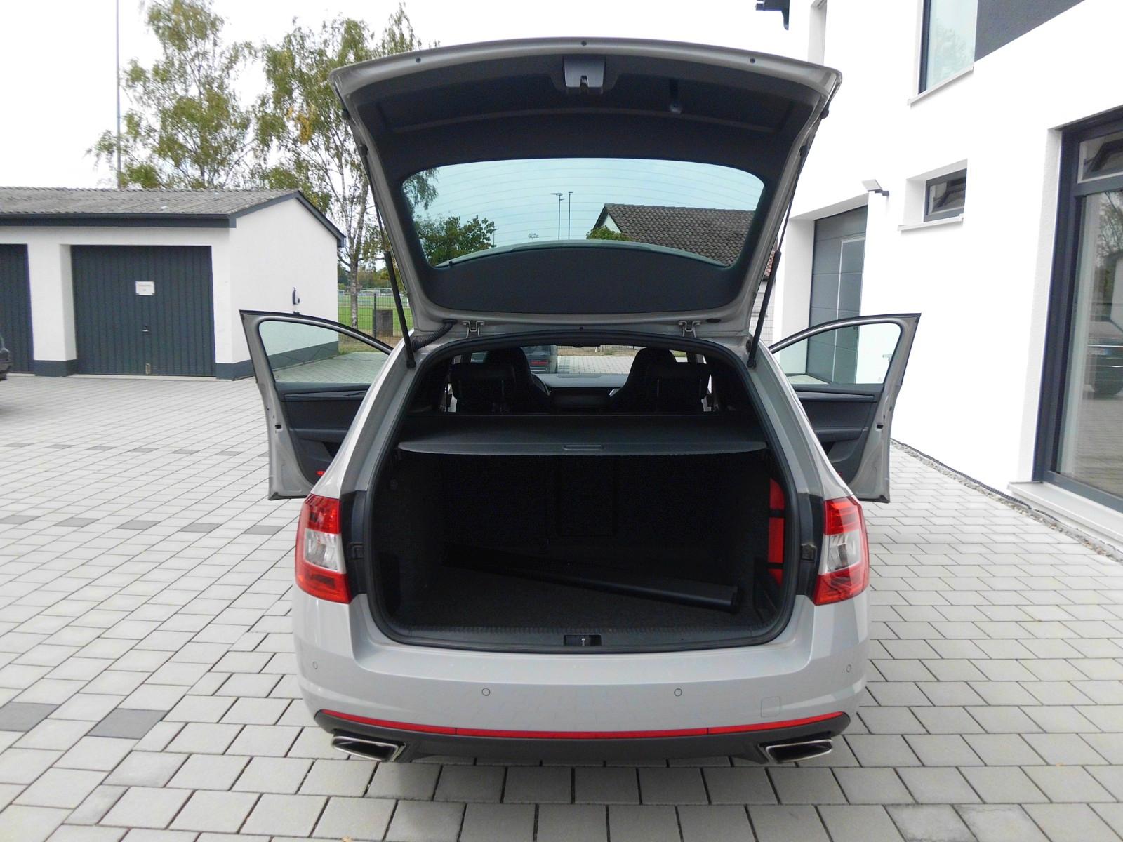 Skoda Octavia Combi RS 2.0 220ch - 2 ème main - Carnet entretien - Pneus été - Régulateur de vitesse - Navi