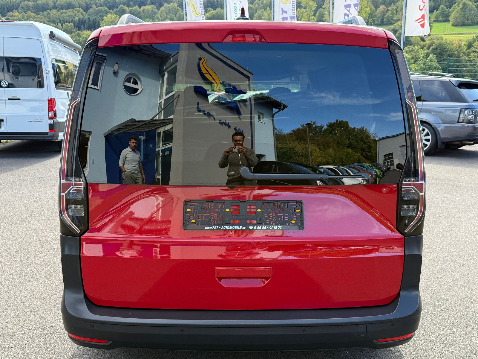 Fahrzeugabbildung Volkswagen Caddy California Maxi DSG ACC AHK LED Kam Sthz