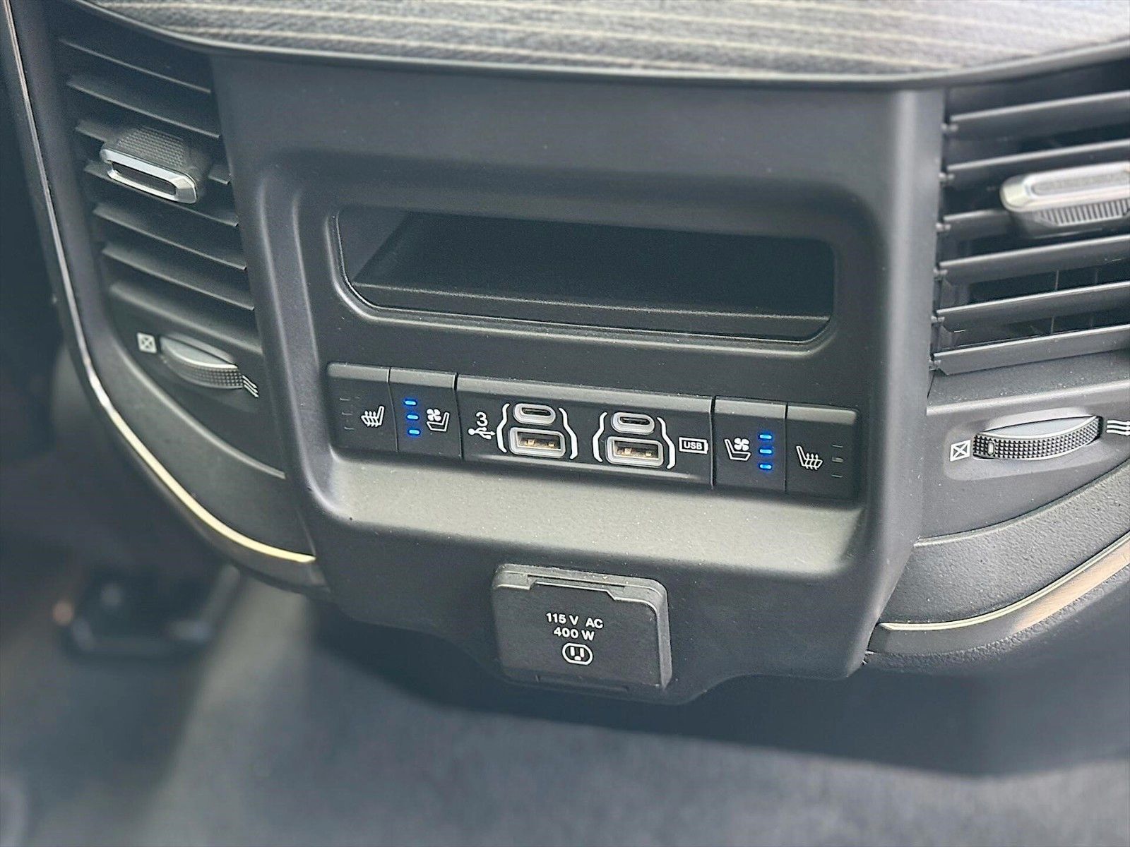 Fahrzeugabbildung Dodge RAM 5.7 V8 HEMI LIMITED 4x4 19% *Pano*Luft*ACC*