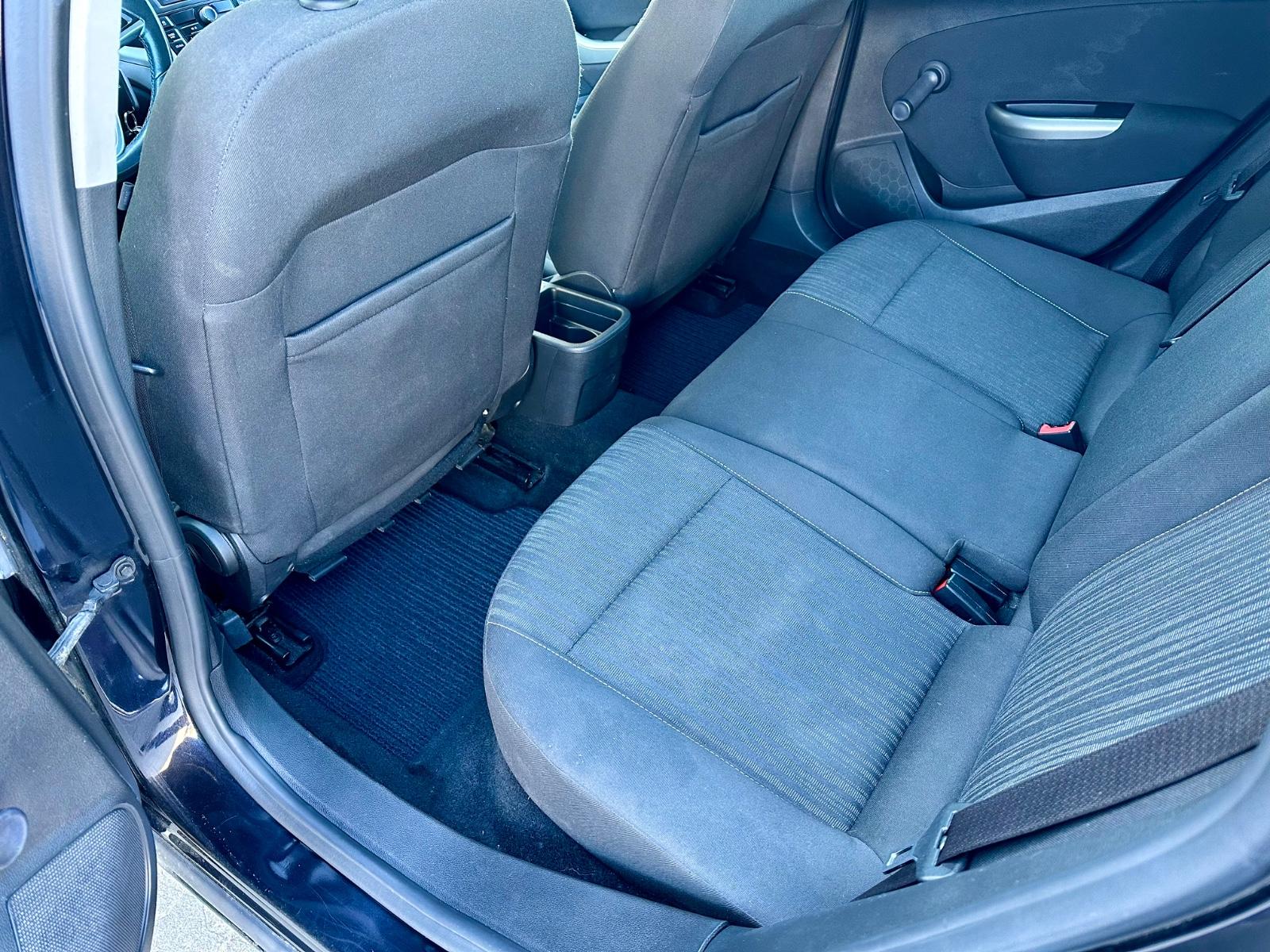 Opel Astra 2011 — photo 7