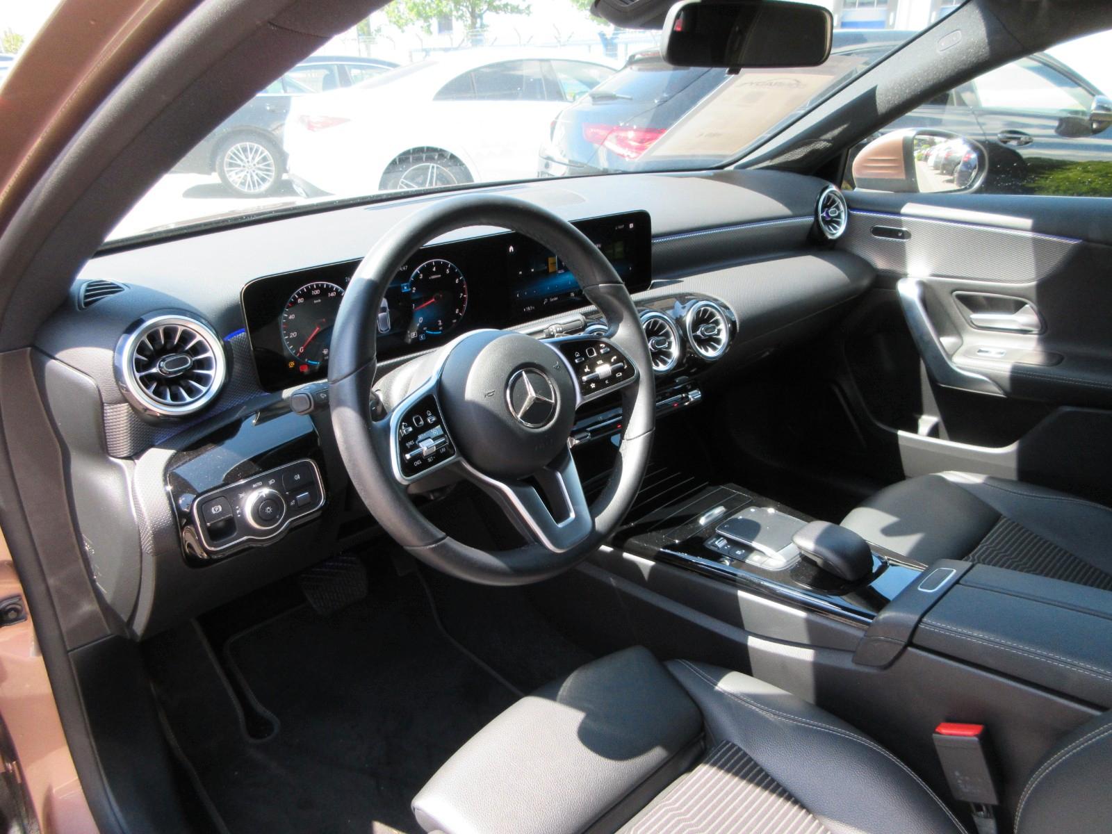Mercedes-Benz A 180 Progressive 7G LED Navi Kamera CarPl. Ambi