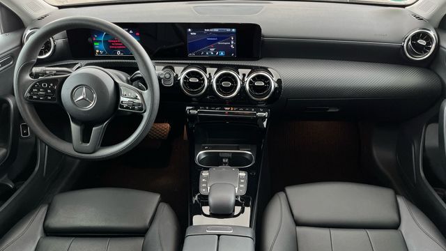 Fahrzeugabbildung Mercedes-Benz A 250 e Style+Leder+Navi+LED+MBUX+DAB
