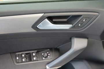 Volkswagen Touran 2.0 DSG R-Line 7-Sitze AHK Kamera