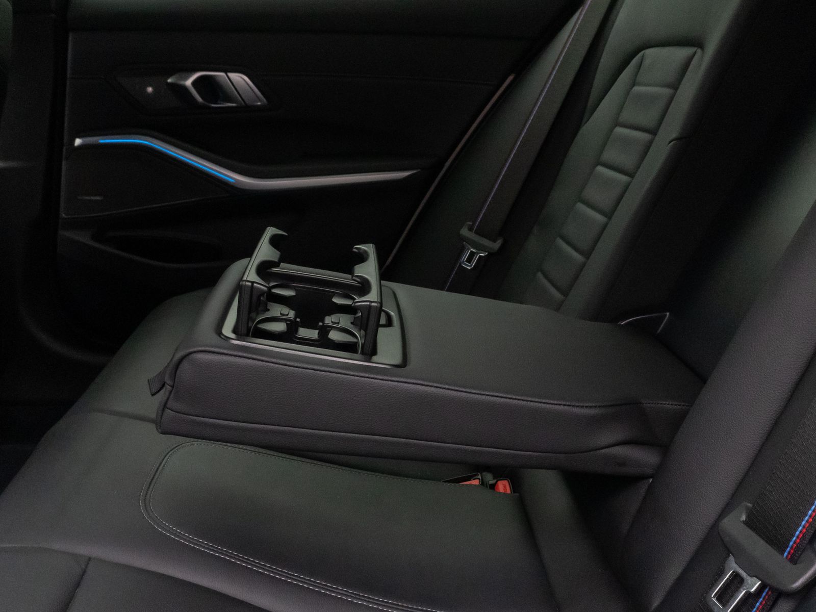 Fahrzeugabbildung BMW 320d M Sport Pro DAB H/K Fernlichtassist 19Zoll
