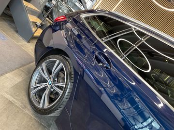 BMW 320 Touring  d xDrive Luxury Line *HUD*PANO*ACC*