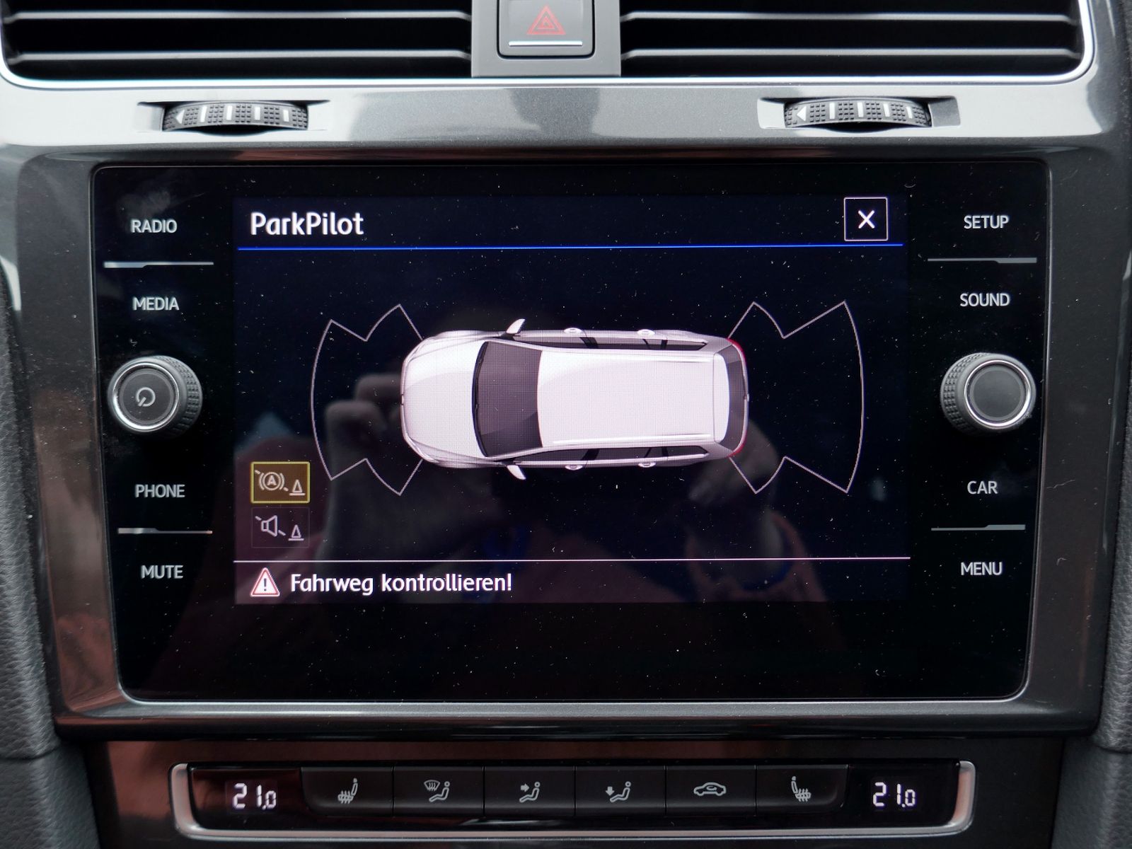 Fahrzeugabbildung Volkswagen Golf VII Variant Comfortline 1.0 TSI | PDC ACC