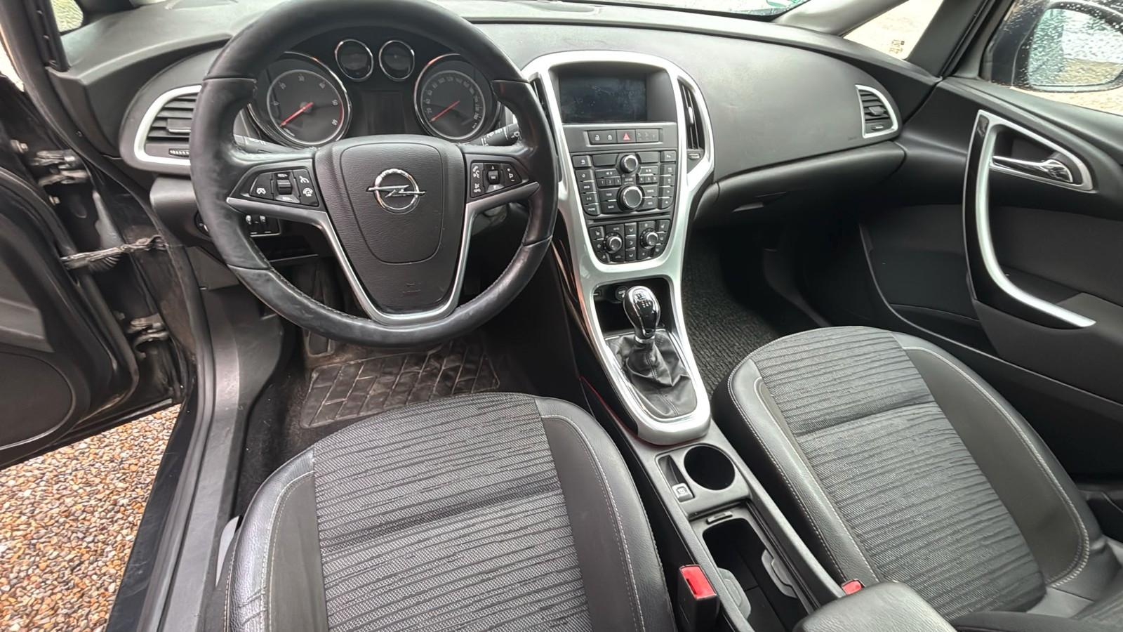 Opel Astra 2014 — photo 10