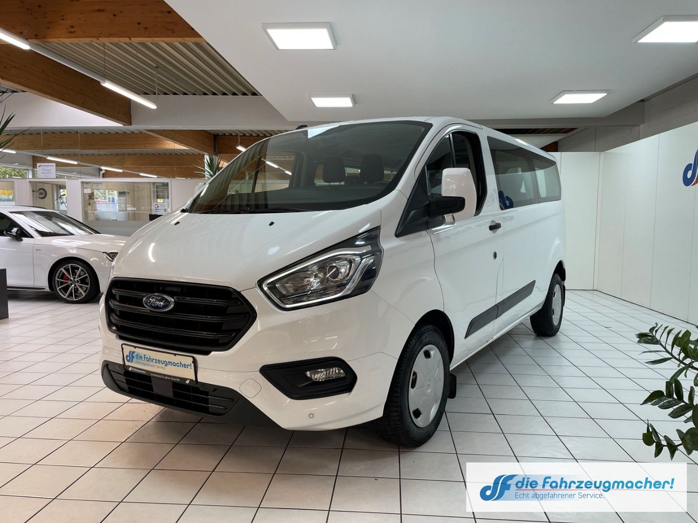 Fahrzeugabbildung Ford Transit Tourneo Kombi 320 L2 Trend Dyn. Kurvenli
