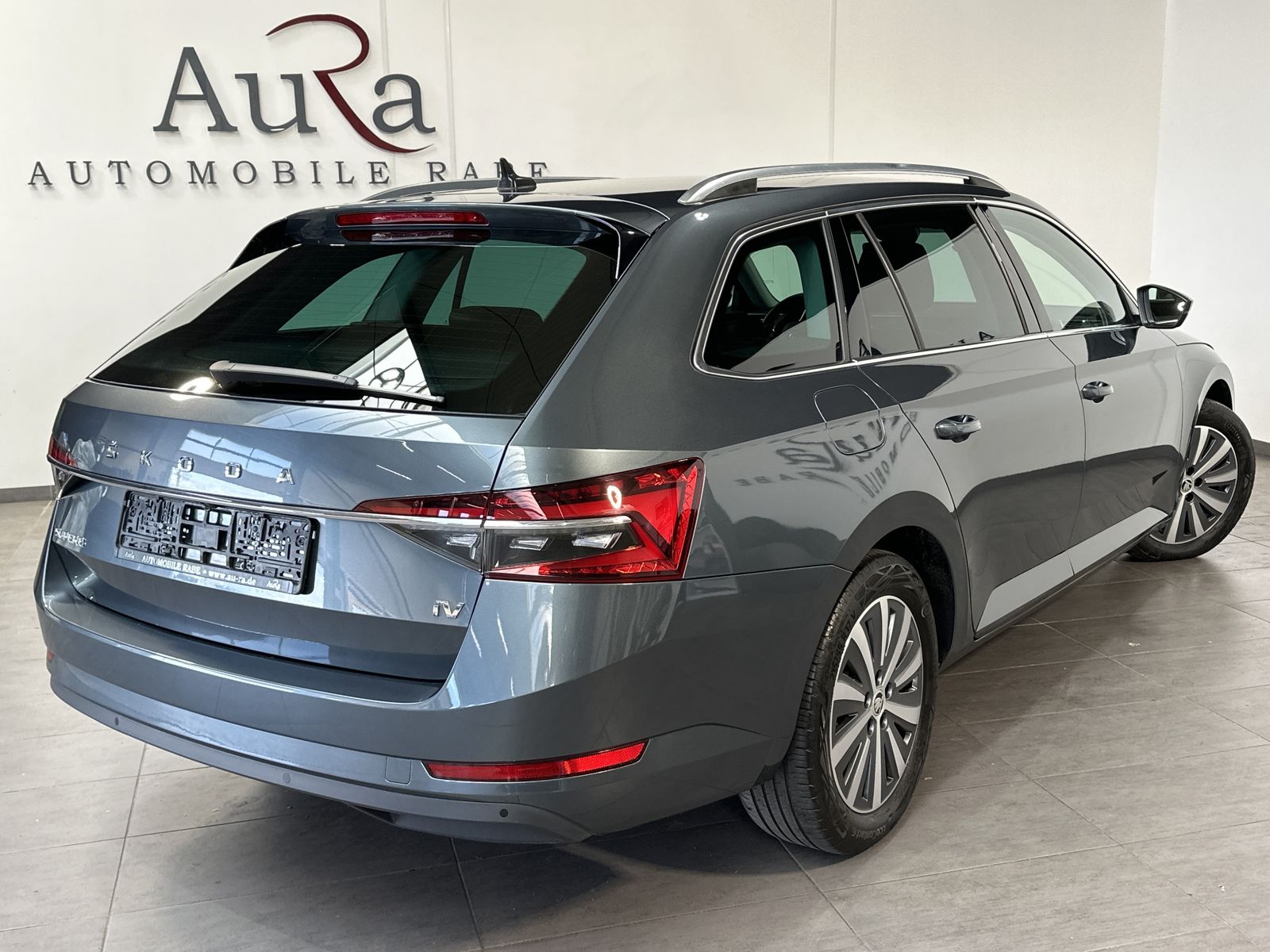 Fahrzeugabbildung SKODA Superb Combi 1.4 TSI DSG Style iV NAV+LED+AHK+PP