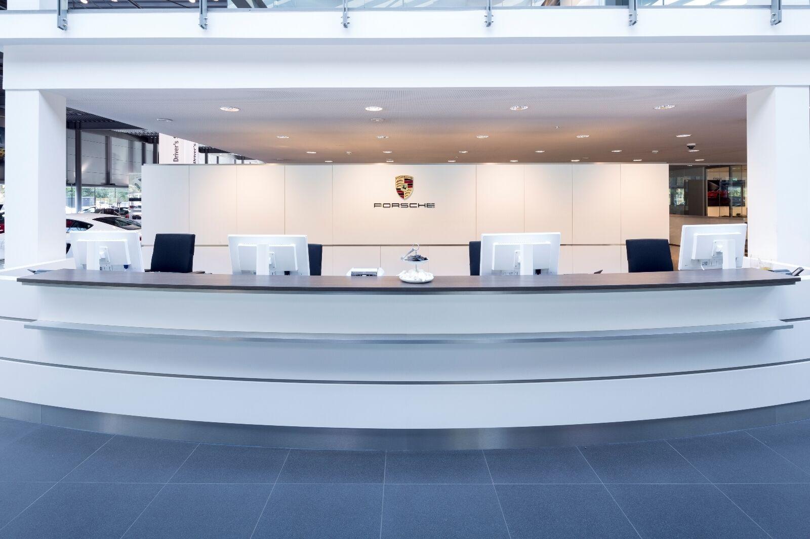 showroom-image-top
