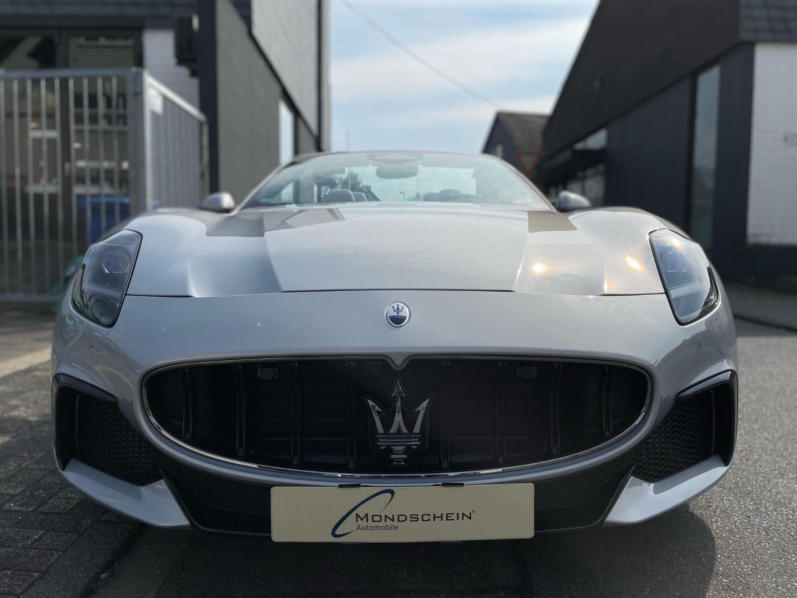Fahrzeugabbildung Maserati GranCabrio Trofeo |SportDesign|Sonus|HeadUp|Lift