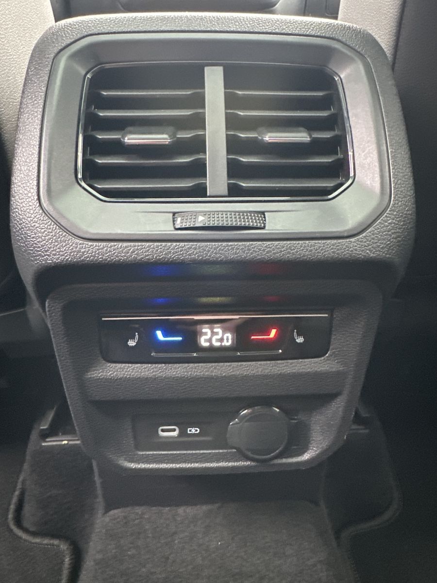 Fahrzeugabbildung Volkswagen Tiguan Allspace R-Line 4M NAV+IQLIGHT+PANORAMA