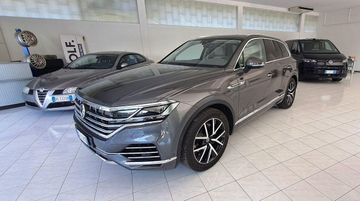 Volkswagen Touareg - 2