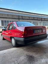 Opel Kadett E 1.8L Stufenheck Limousine - Opel Kadett mit Benzin-Antrieb: Limousine