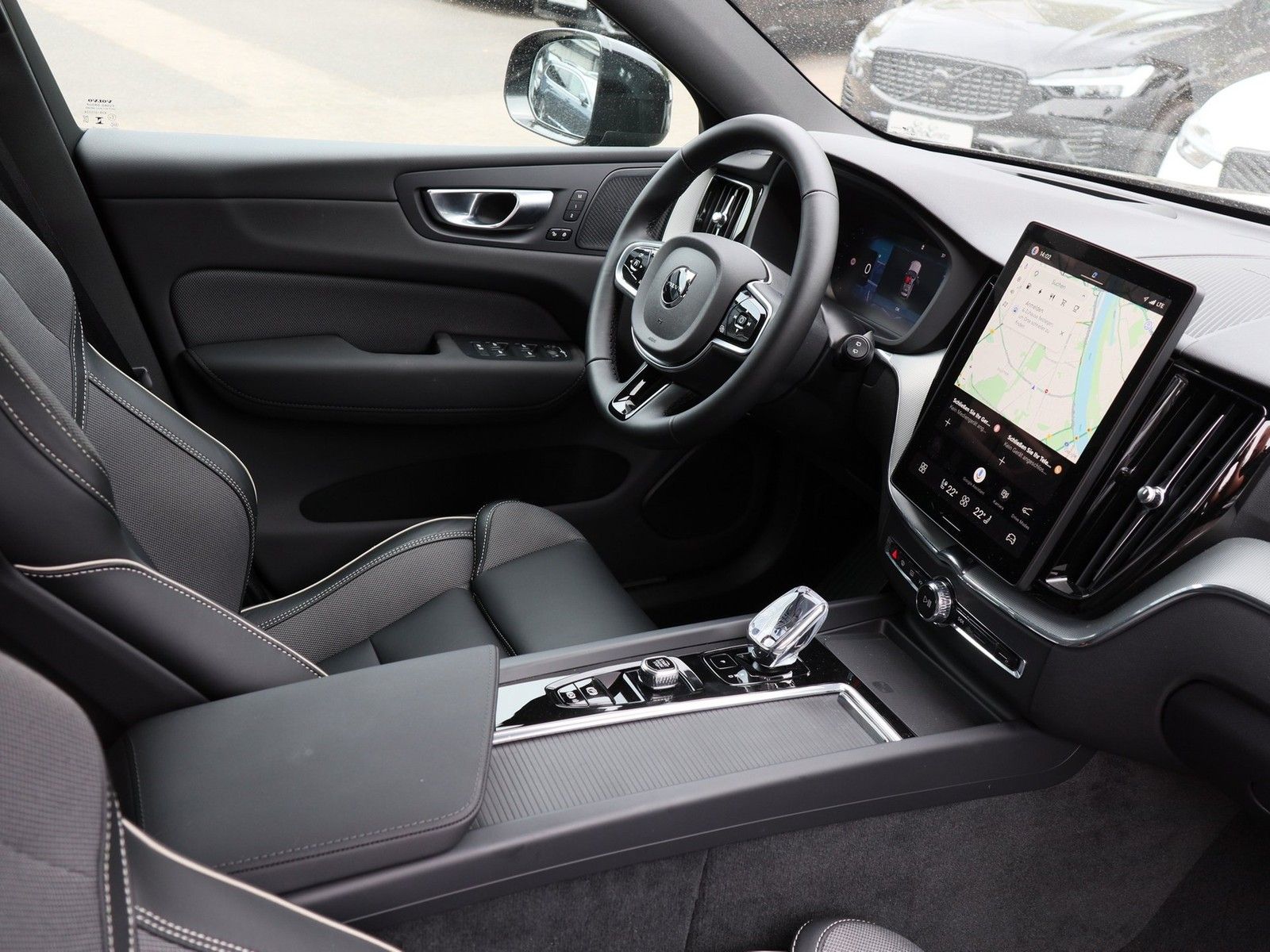 Volvo XC60 T8 AWD Plus Black Edition NP:84.830,-//PANO imagem 3
