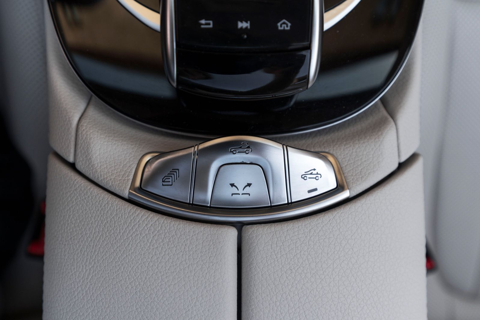 Fahrzeugabbildung Mercedes-Benz E 400 Cabrio 4Matic AMG HUD 360° BURMESTER ACC