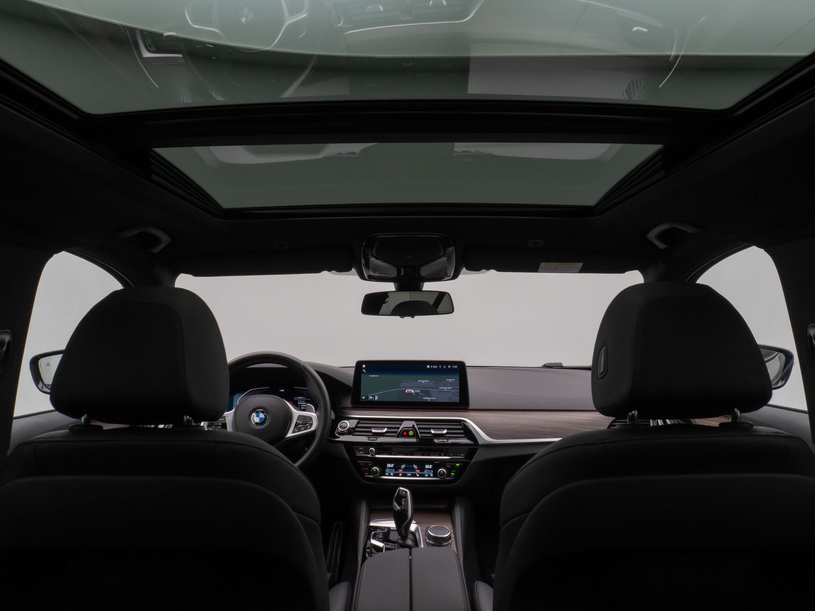 Fahrzeugabbildung BMW 530d xD M Sport Individual Panorama HUD 20Zoll
