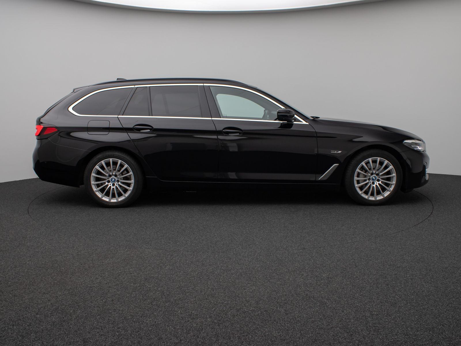 Fahrzeugabbildung BMW 530e  xD Panorama 360°Lenkrhz DAB HiFi AHK Sport