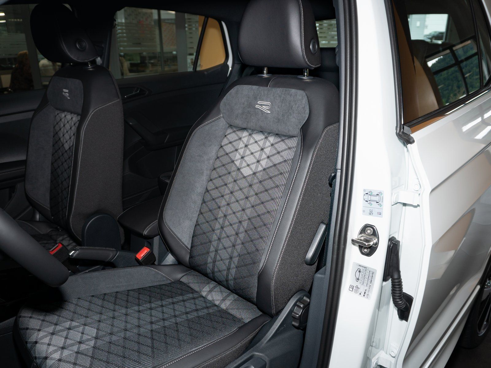 Fahrzeugabbildung Volkswagen T-Cross R-Line TSI *LED*Cam*Navi*