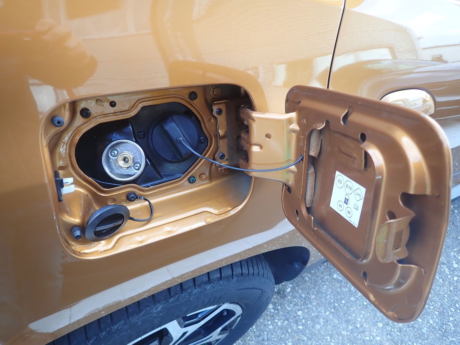 Fahrzeugabbildung Dacia Duster II Celebration TCe 100 ECO-G