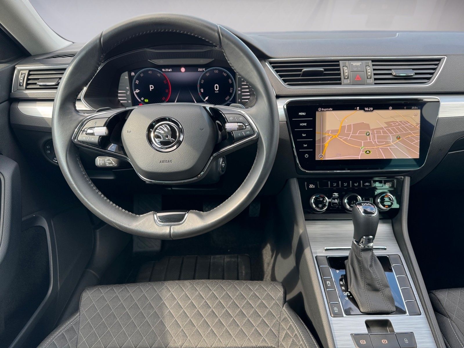 Fahrzeugabbildung SKODA Superb Combi Ambition