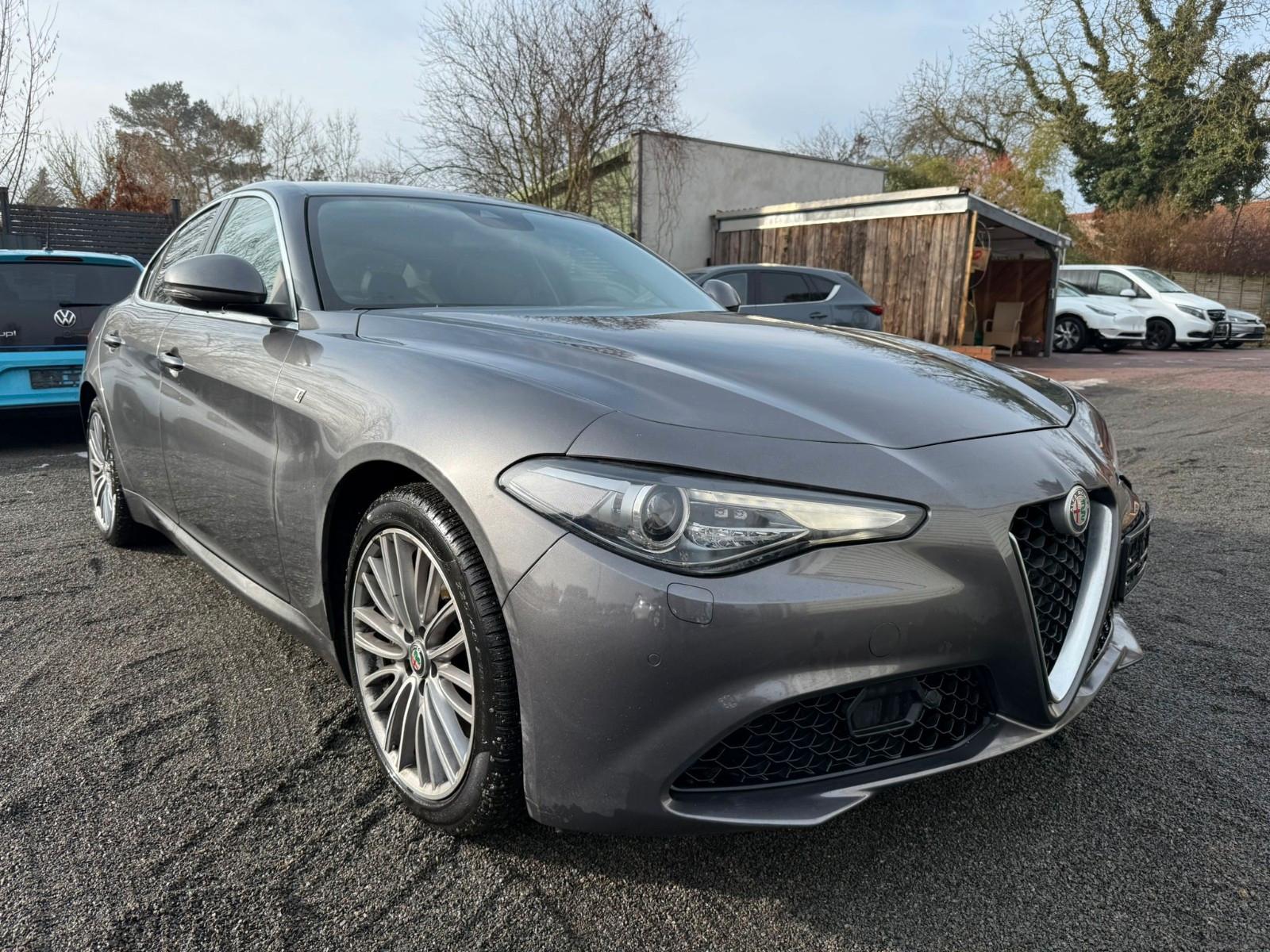 Alfa Romeo Giulia Lusso Ti Keyless Kamerra ACC Harman AHK