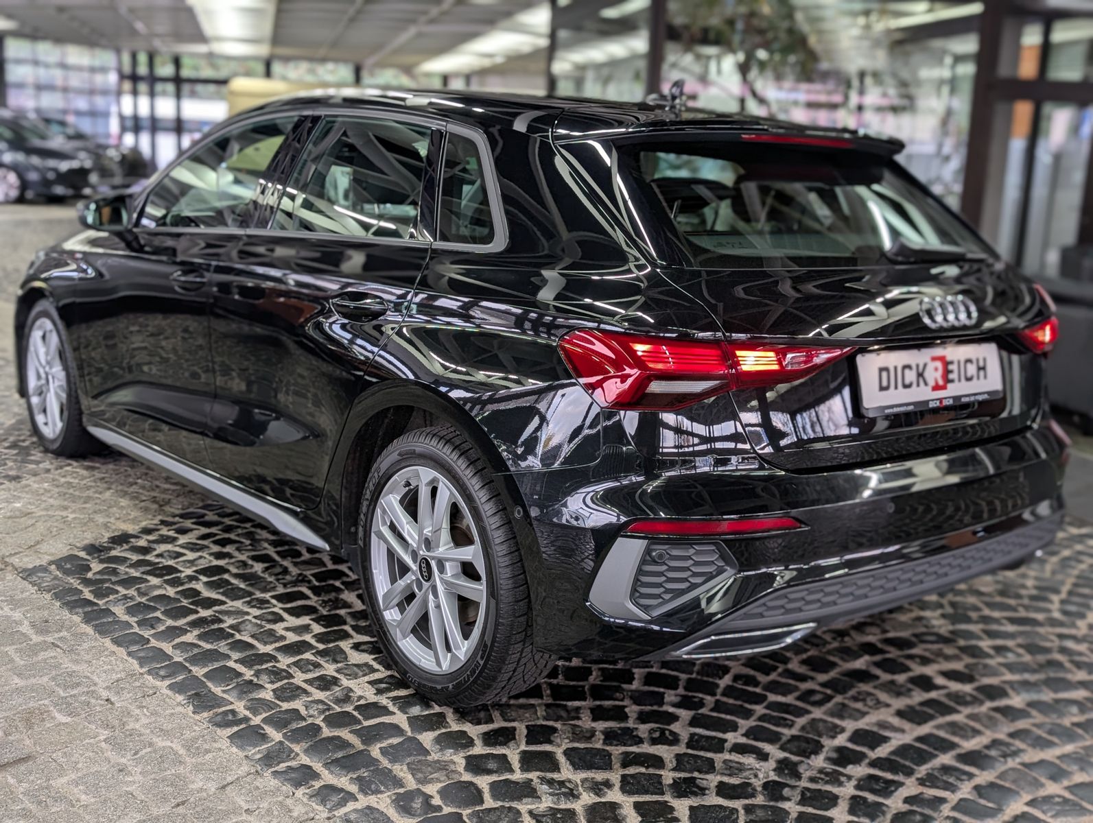 Fahrzeugabbildung Audi A3 30 TDI S-Line VIRT KAM LED SHZ APP NAVI 17"