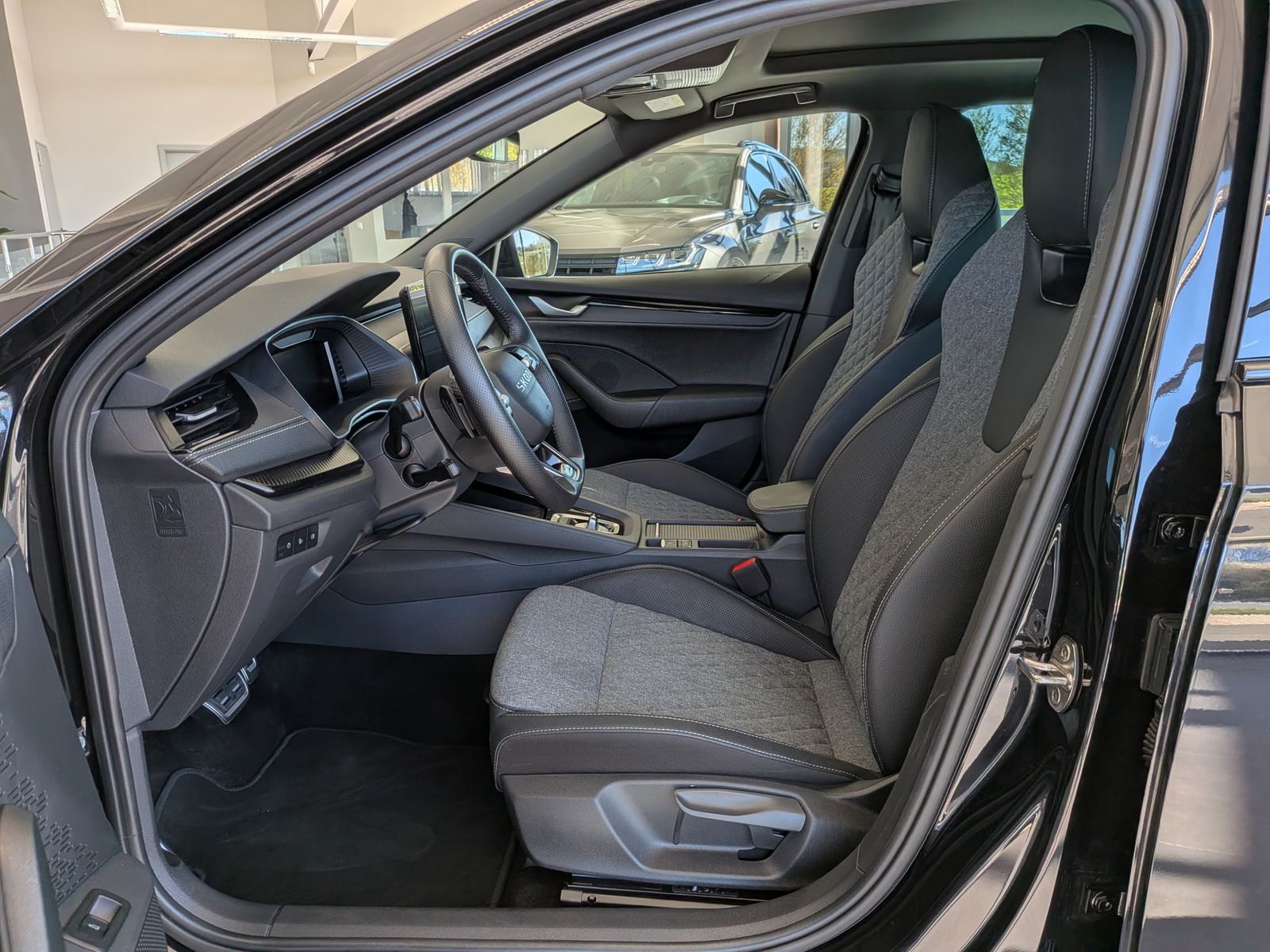 Fahrzeugabbildung SKODA Octavia 1.5 TSI Sportline Pano Matrix AHK 5J-Gar